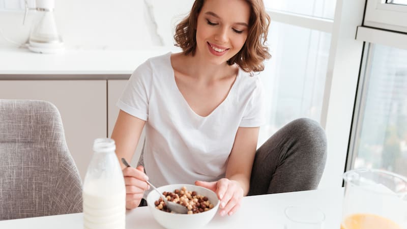 Comenzar el día con un desayuno saludable es clave para mantener una buena salud.