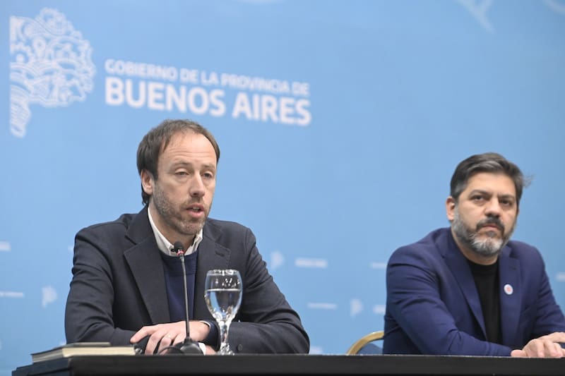 Pablo López, ministro de Hacienda bonaerense, junto al jefe de Gabinete Carlos Bianco