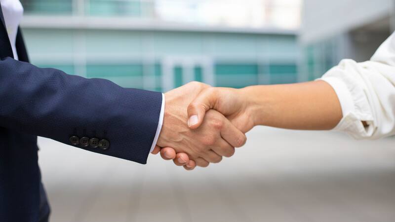 España registra un incremento del 15% en nuevas empresas: la creación de firmas llega a 9884, según Iberinform.