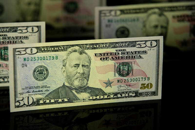 Las autoridades recomiendan revisar el estado de los billetes antes de realizar transacciones.