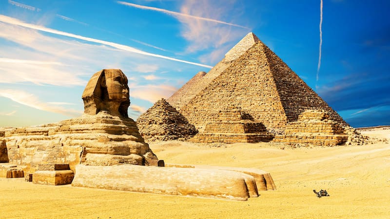 Las pirámides de Egipto son un legado monumental que hoy continúan intrigando a la humanidad.