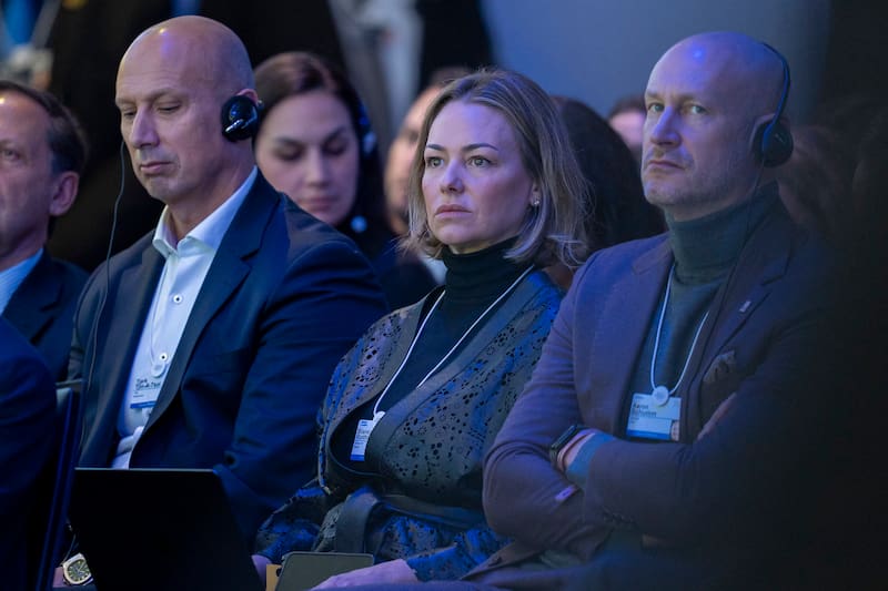 Los gestos en Davos durante el discurso de Milei. WEF