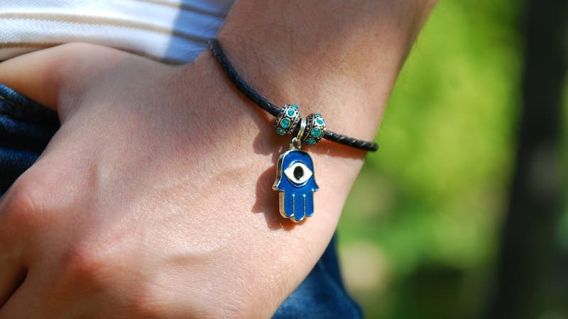 La Mano de Fátima es un símbolo de Marruecos y se puede adquirir en forma de cuadro, joyas, textiles o cerámica.