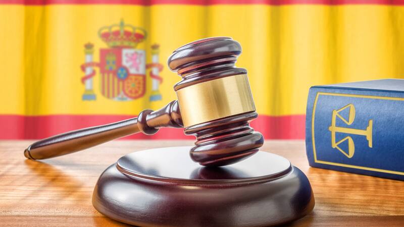 Bolaños garantiza las inversiones para la implementación de la ley de eficiencia judicial.