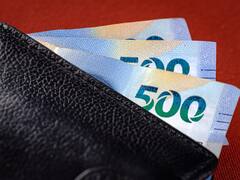 Lo dice la psicología: qué significa ordenar los billetes de menor a mayor