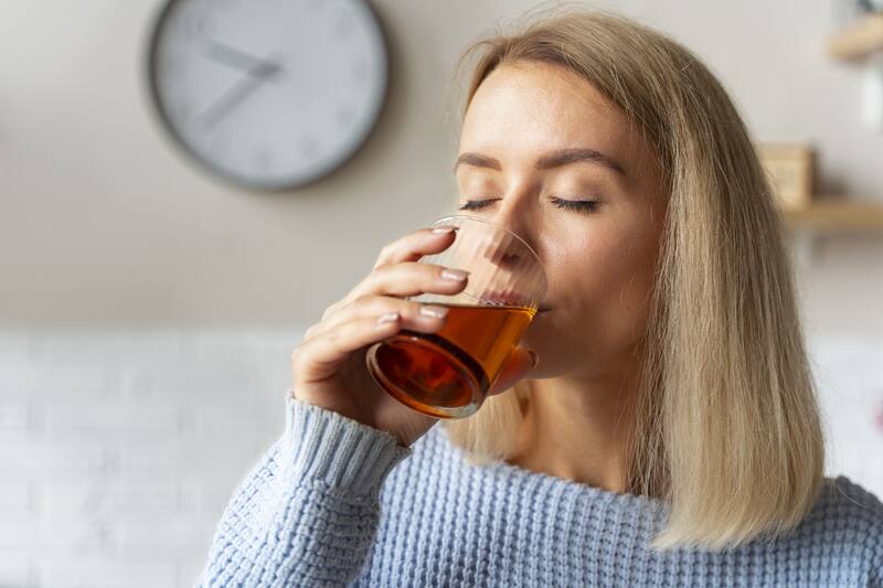 El té de yaupon es una opción ideal para quienes buscan sustituir el café sin sacrificar concentración ni energía. (Foto: Freepik)