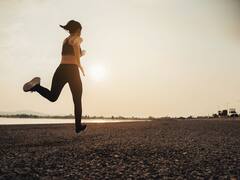 Esta es la hora exacta en la que hay que practicar ejercicio para bajar de peso, según la ciencia