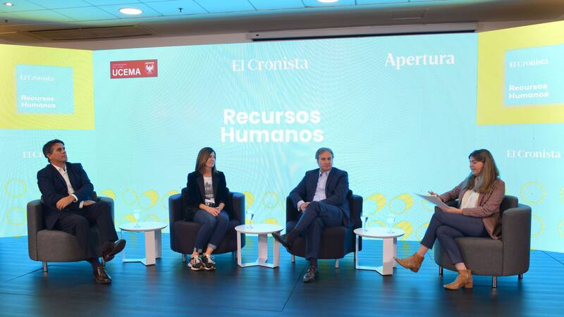 Chávez (Danone), Petrasso (Nestlé) y Gómez Álzaga (Mondelez), moderados por Juliana Monferrán (El Cronista)