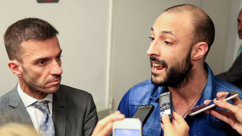 Leonardo Fariña habla con la prensa tras ser condenado a 4 años de prisión.