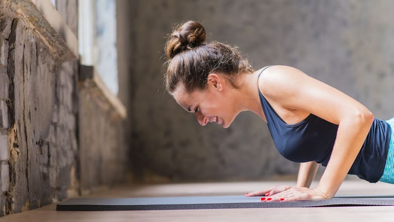 Las diferentes posiciones de las manos en las flexiones modifican la intensidad y los músculos implicados en el ejercicio.