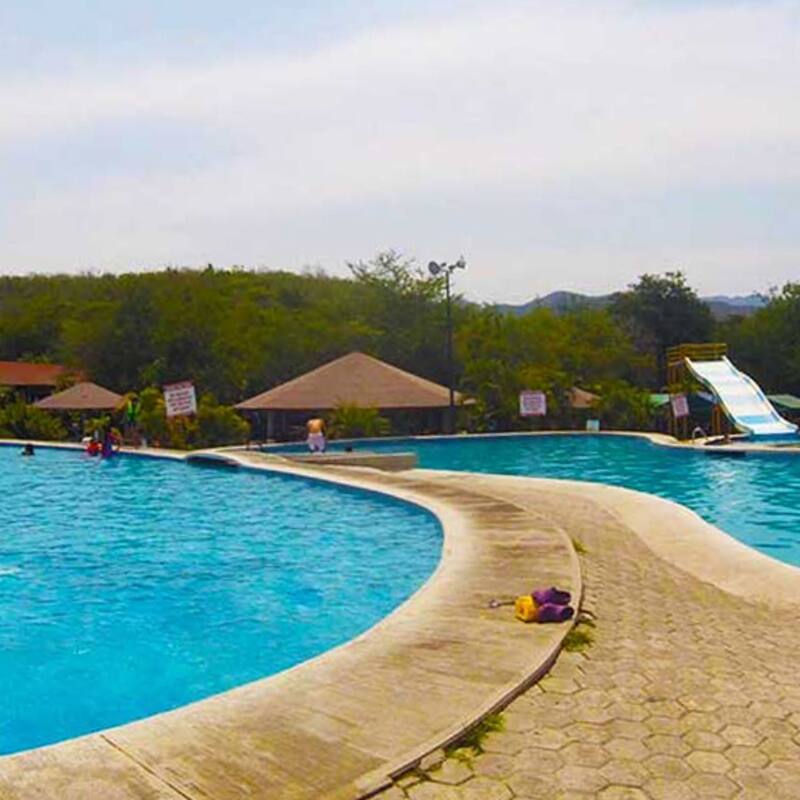 Los parques acuáticos ofrecen una amplia variedad de atracciones emocionantes, desde toboganes vertiginosos hasta relajantes ríos lentos, asegurando diversión para personas de todas las edades. Foto: Programa Destinos México