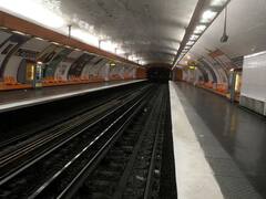 Contundente paro de transporte en París contra la reforma previsional