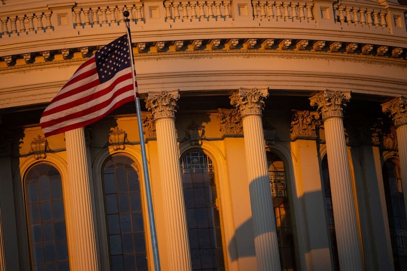 El presidente Donald Trump ha amenazado con recortar más agencias de Estados Unidos tras el cierre federal que comenzó esta semana. Foto: Archivo.