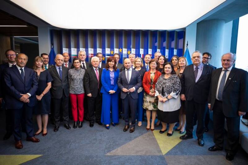 Cristina Kirchner, Adolfo Rodríguez Saá, Eduardo Valdés y Oscar Parrilli con embajadores de la UE