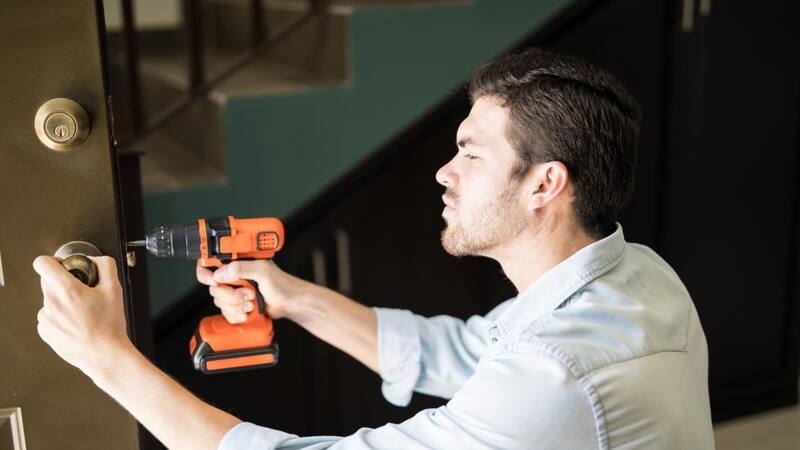 Los inquilinos tienen la opción de modificar la cerradura, pero deben considerar ciertos factores legales antes de hacerlo.