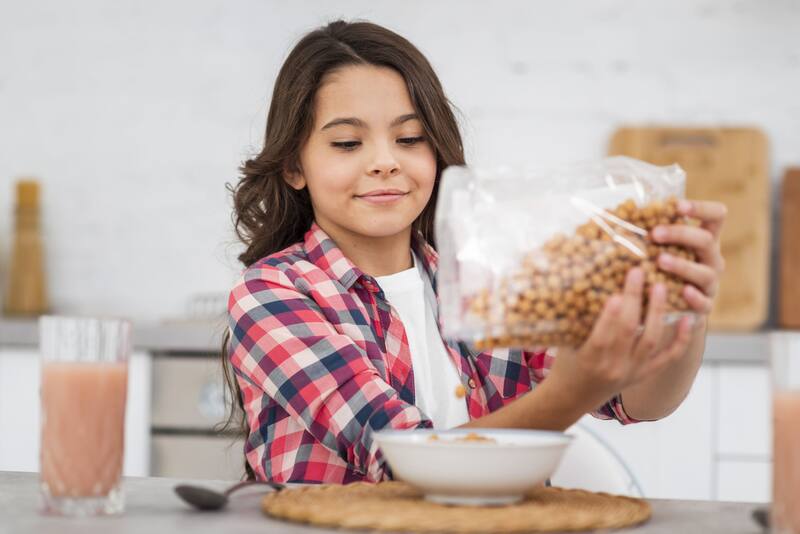 El desayuno infantil debe aportar entre 200 y 300 calorías, cubriendo una parte significativa de las 1.200 diarias (Fuente: Freepik)