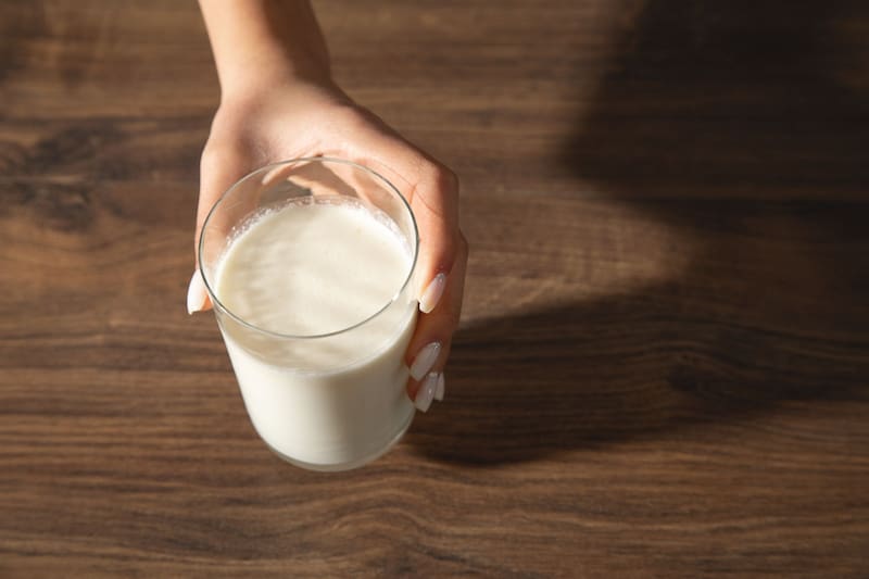 La leche aporta proteínas y es baja en grasa. Fuente: archivo