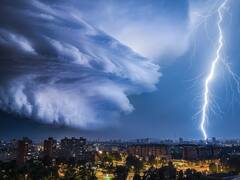 Una fuerte tormenta eléctrica con granizo se aproxima y sacudirá varias provincias: cuáles son las zonas en alerta