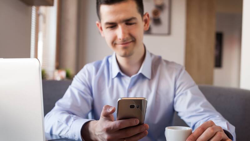 El monto y las tasas de interés del préstamo se establecen de forma personalizada.