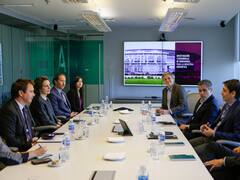 Cooperación: la encargada de negocios de la embajada de Estados Unidos visitó la empresa de tecnología de YPF