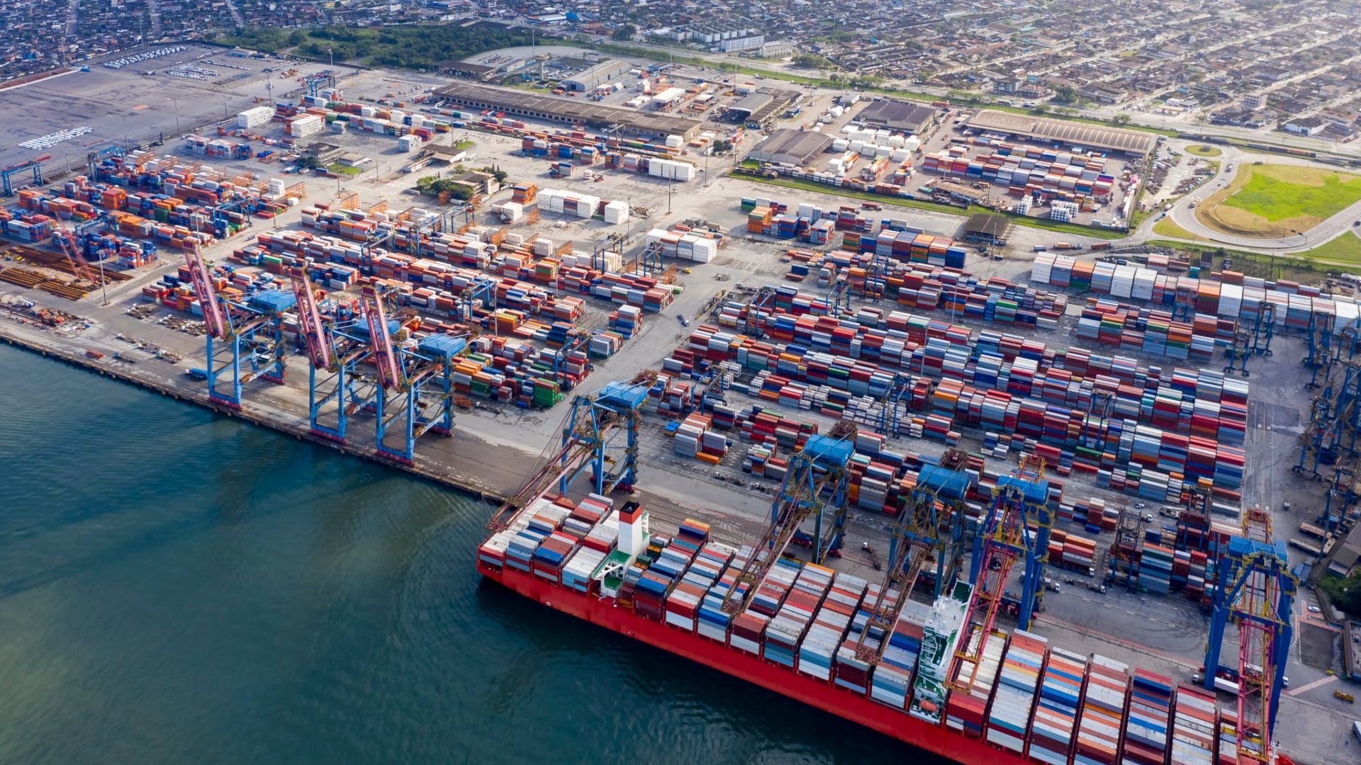 El puerto de Santos moviliza gran parte del comercio exterior brasileño y podría aumentar su capacidad de contenedores hasta en un 50% con la nueva terminal.