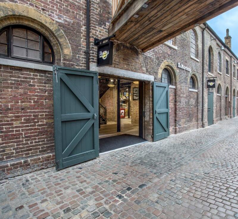 En el barrio Camden, en Londres, la compañía abrió un centro de diseño.