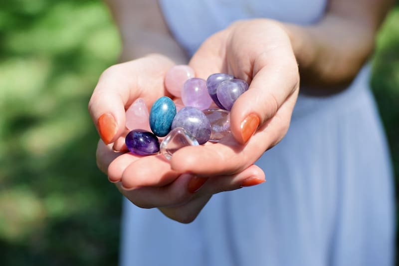 Hay muchos métodos sencillos para cargar tus piedras preciosas. (Foto: Shutterstock)