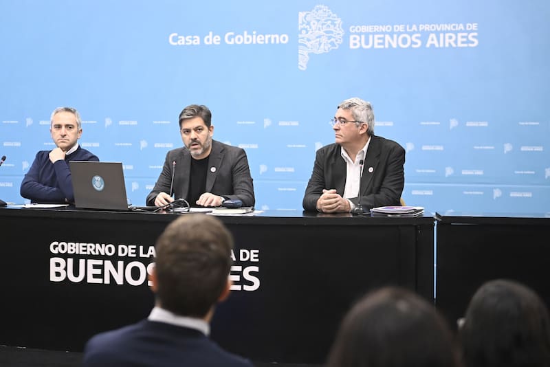 Carlos Bianco ofreció una conferencia de prensa junto a Andrés Larroque y Javier Rodríguez