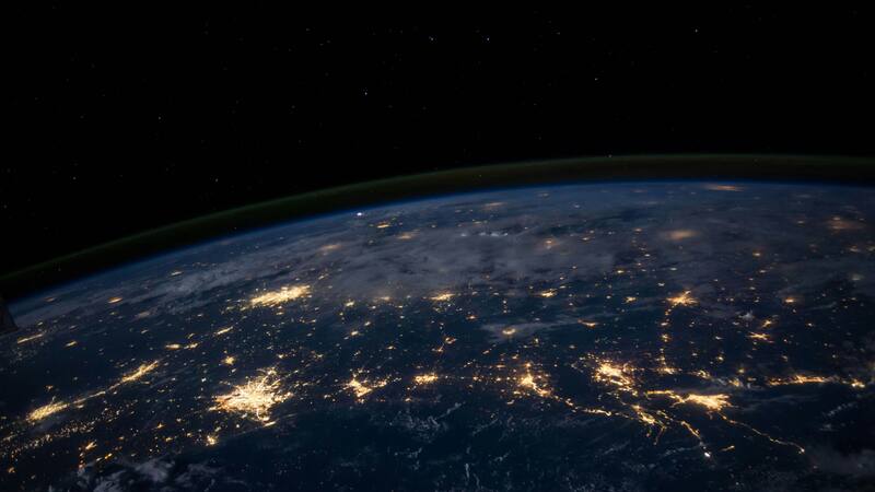 La influencia humana sobre el planeta incluye desde la alteración de ecosistemas hasta la era nuclear.