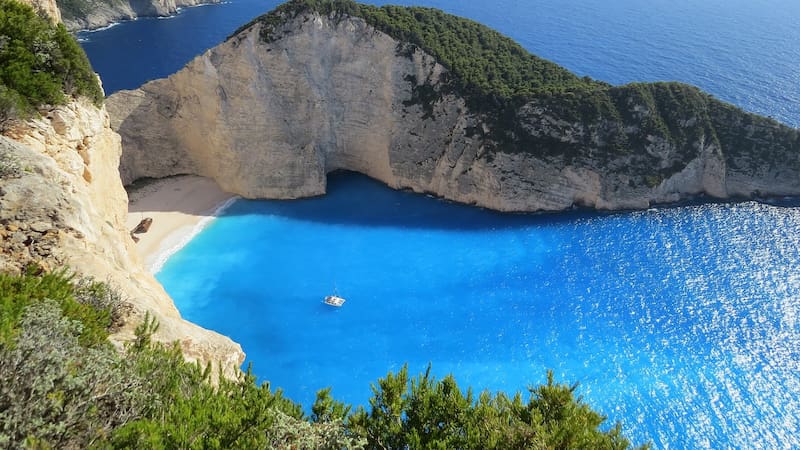 España cuenta con 7905 kilómetros de costa bañada por el mar Mediterráneo y el océano Atlántico.