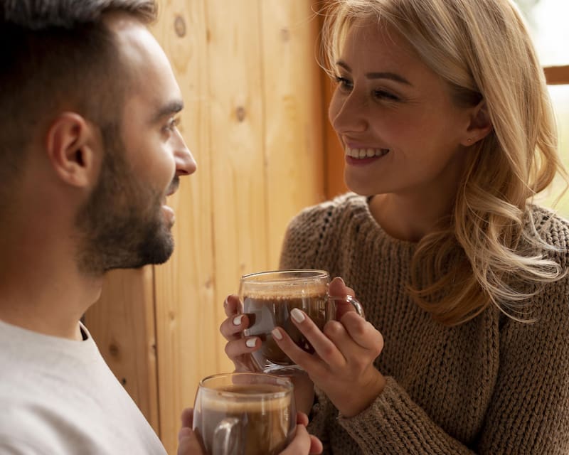 Tomar café por la mañana aprovecha su efecto estimulante y puede mejorar la energía para el resto del día. (Foto: Freepik)