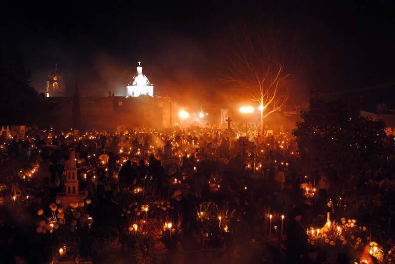 Así se vive el Día de Muertos en San Andrés Mixquic. Foto: gob.mx