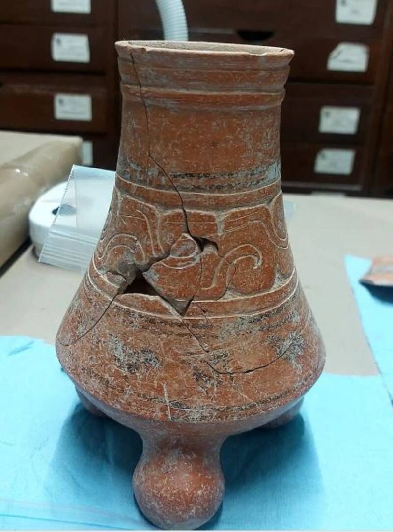 Una de las piezas encontradas por los arqueólogos. (Foto: EFE).