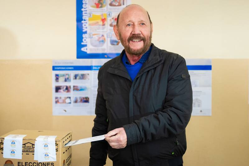 El gobernador emite su voto en las elecciones del pasado 29 de junio