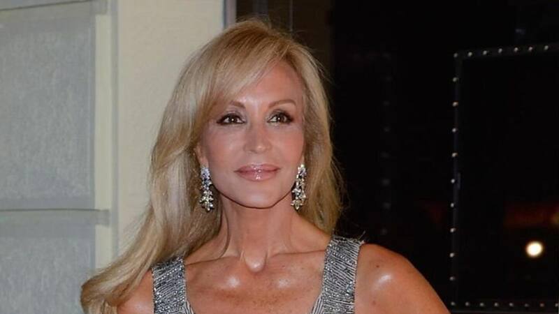 La colaboradora de televisión usa un producto único en su colección de cuidado personal.