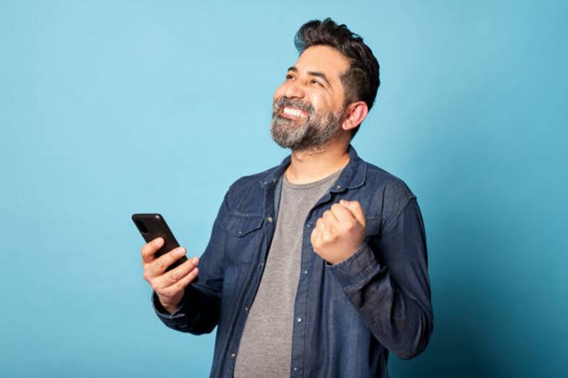 La curva de la felicidad muestra que la satisfacción tiende a disminuir alrededor de los 40 años (Fuente: iStock)