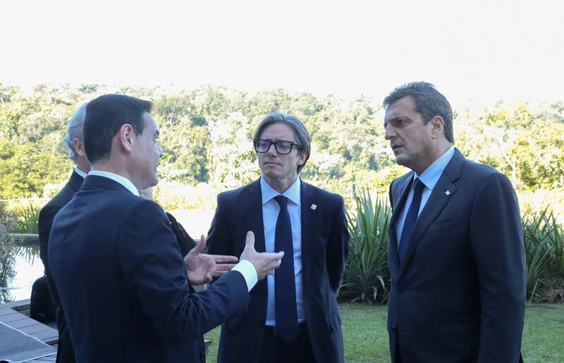 Un diputado paraguayo llamó a su Nación a iniciar un conflicto armado contra Argentina.