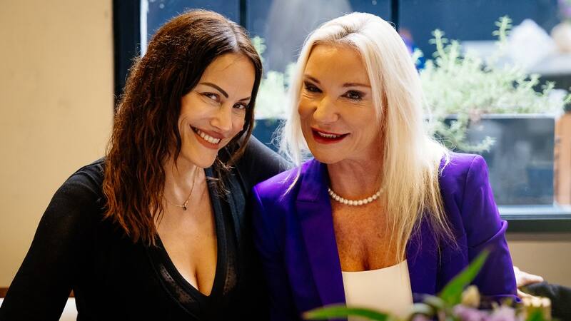 Connie Ansaldi, directora general de CUX, y Alexia Keglevich, fundadora de PAX Assistance.