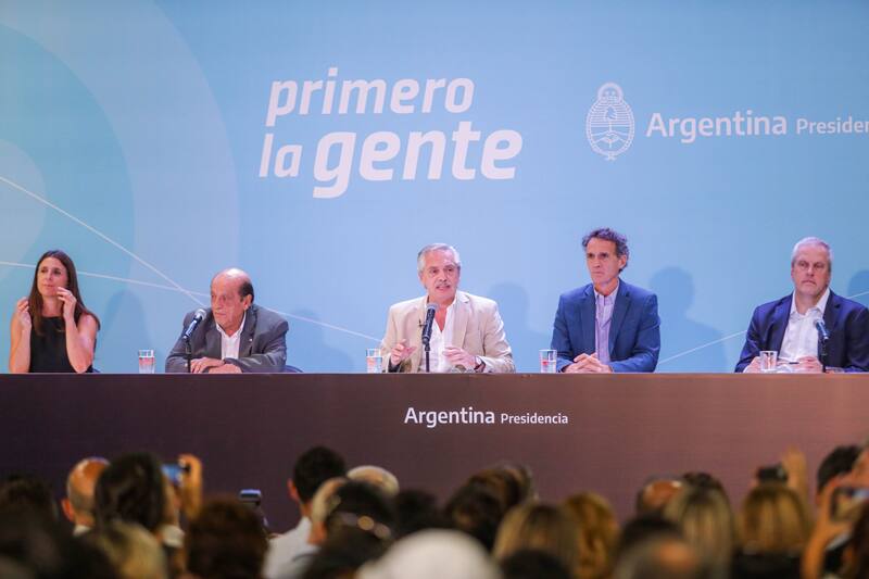 Alberto Fernández en Berazategui junto a Inés Arrondo, Juan José Mussi, Gabriel Katopodis y Jaime Perczyk