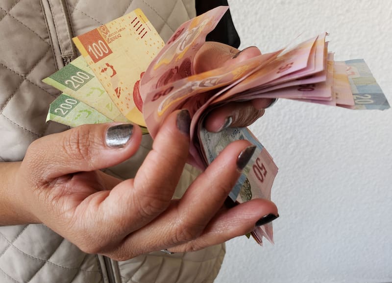 El banco Banamex le reembolsará el dinero a los afiliados que hagan compras en Costco. Fuente: Freepik