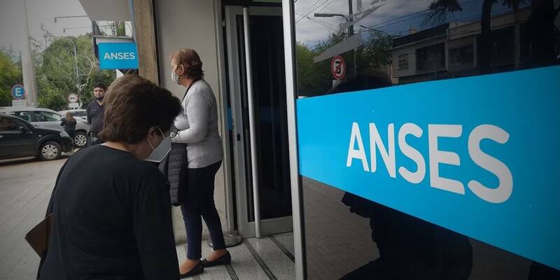 Las cuotas incluidas en el Plan de Pagos serán descontadas por ANSES de manera directa del haber jubilatorio que se obtenga a través de la iniciativa. (Archivo)