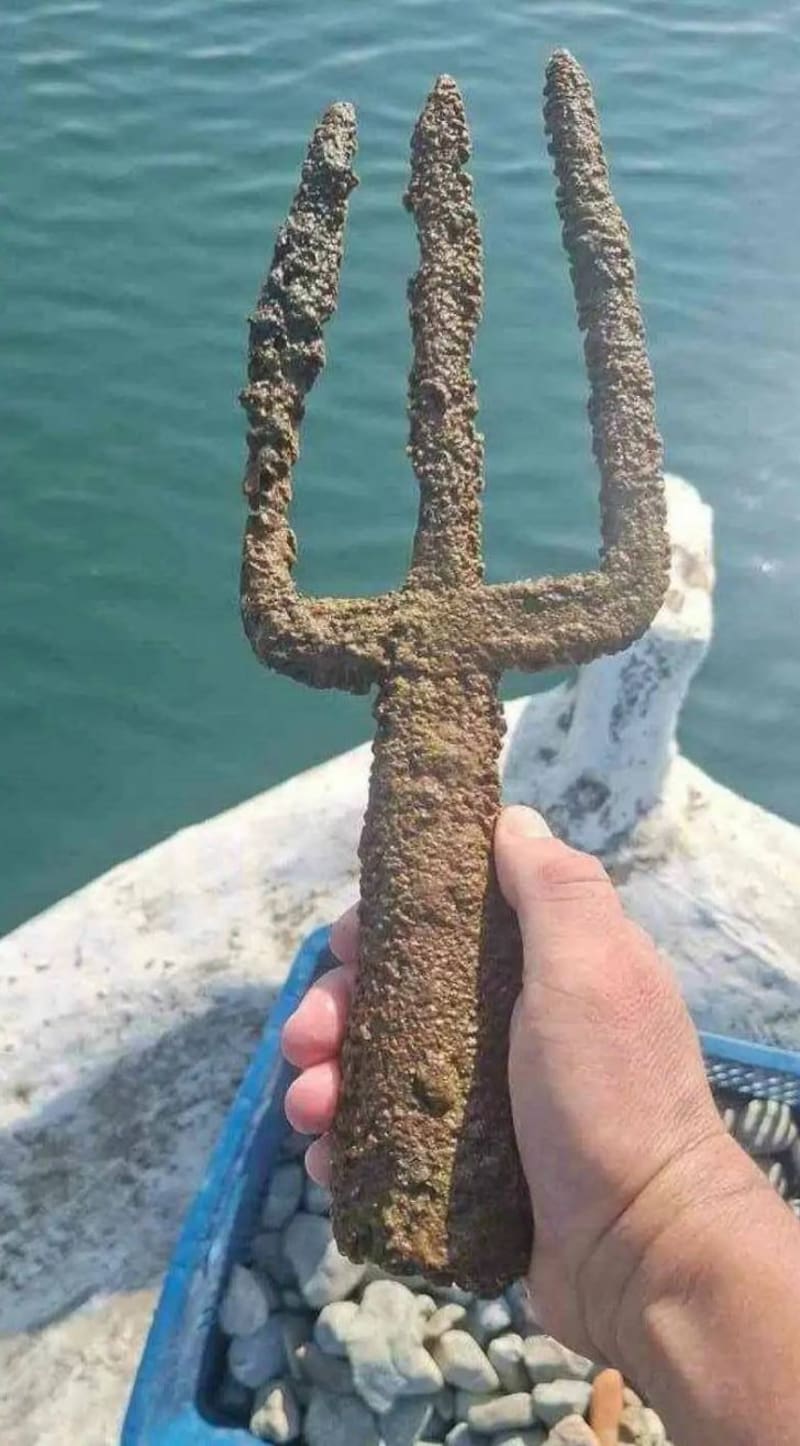 El hallazgo que cambia la mitología griega: un pescador encontró un tridente que podría haber sido de Poseidón, el dios del mar. (foto: archivo).