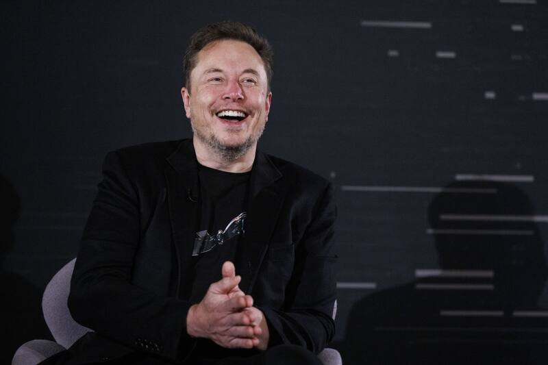 Elon Musk estima que la compañía podrá utilizar robots humanoides el próximo año