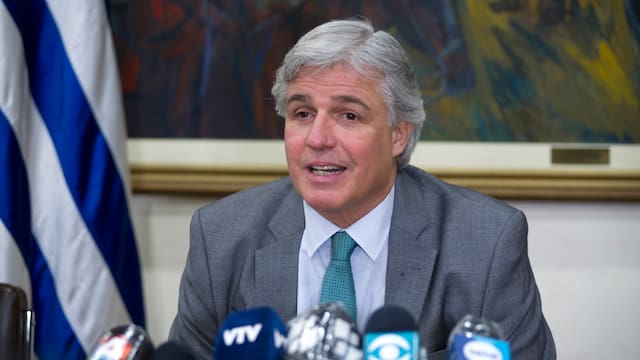 Iniciaron nuevo sumario al excanciller Francisco Bustillo con separación del cargo y retención del 50% del sueldo