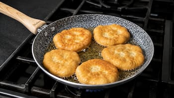 Sin grasa y en 15 minutos: cómo hacer tortas fritas saludables