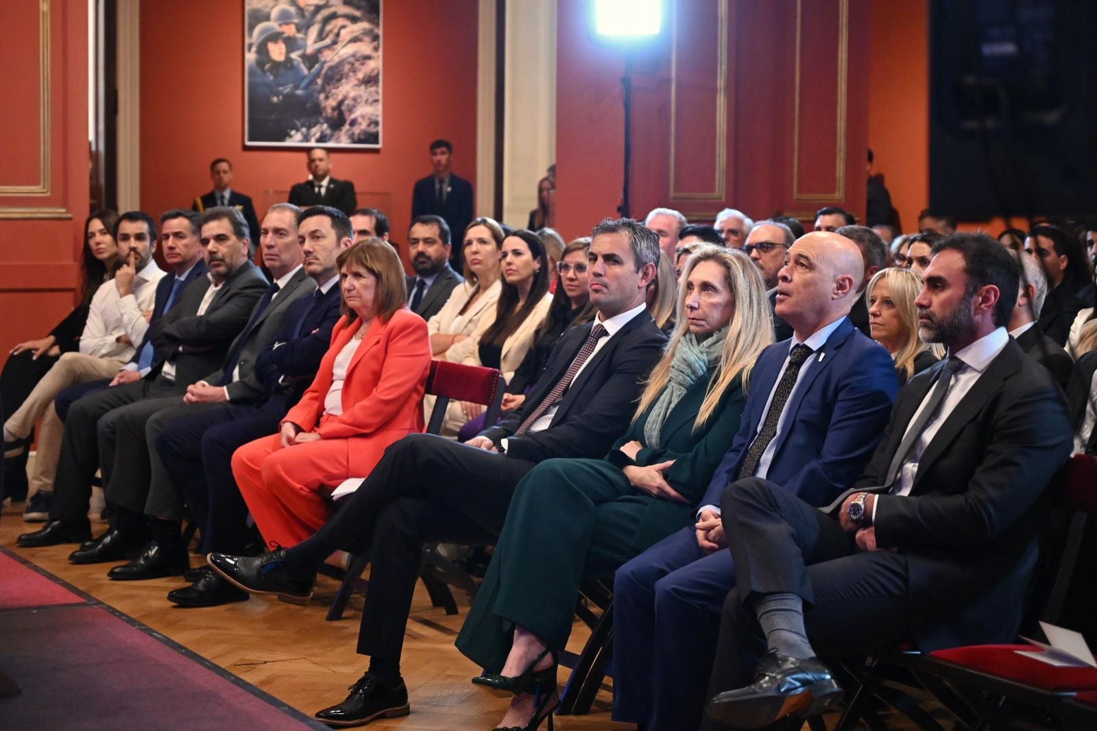 Milei delineó los 6 ejes de la reforma al BCRA ante diputados y senadores Milei delineó los 6 ejes de la reforma al BCRA ante diputados y senadores
