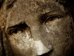 Apareció una virgen que "llora" sangre | Sus fieles creen que predijo una gran tragedia en el Vaticano