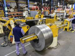 La industria se derrumbó en diciembre y tuvo su peor caída desde la pandemia