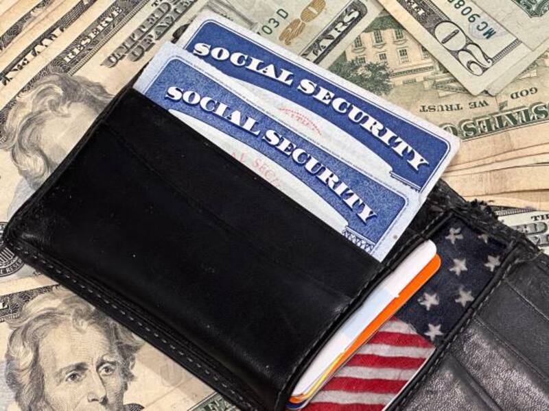 Un grupo de jubilados cobrará USD 5,100 en este mes. Fuente: Archivo.