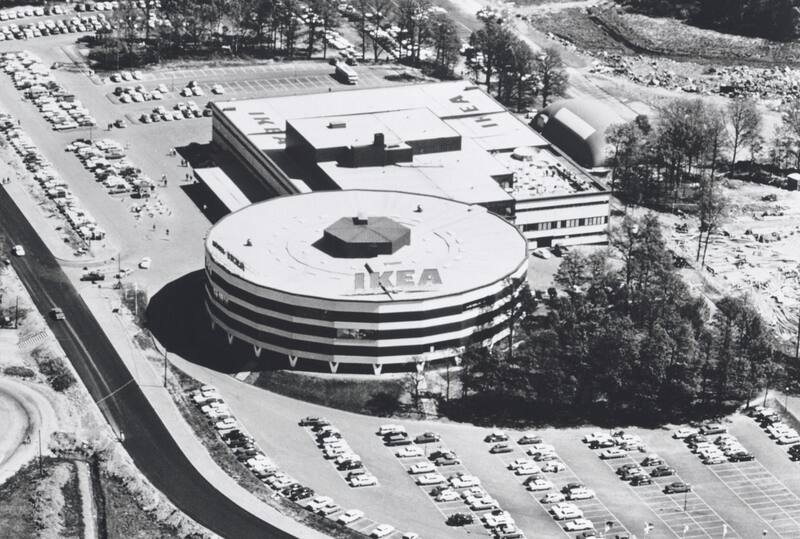 En 1965 abrió su icónica tienda en las afueras de Estocolmo. Está inspirada en el museo Guggenheim de Nueva York